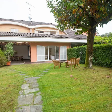 Prázdninový dům Sleeps 6 Pool Ispra