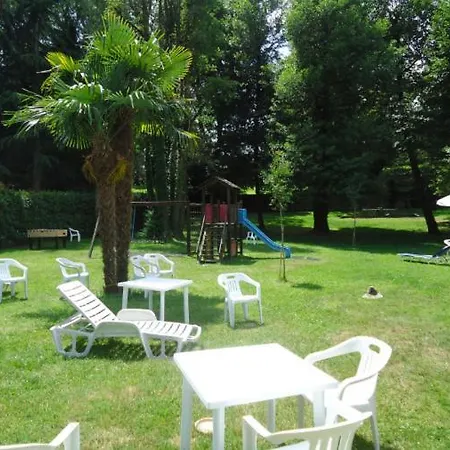 Sleeps 6 Pool