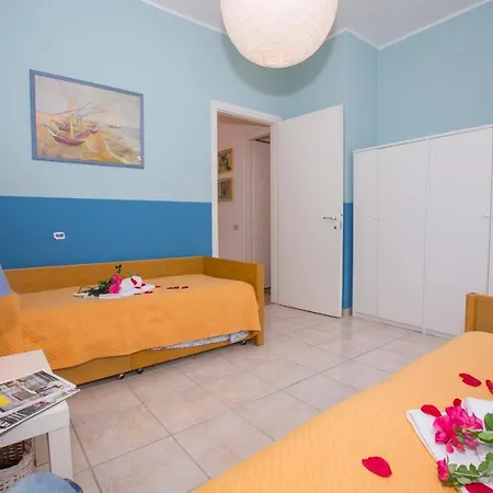 Sleeps 6 Pool Ispra