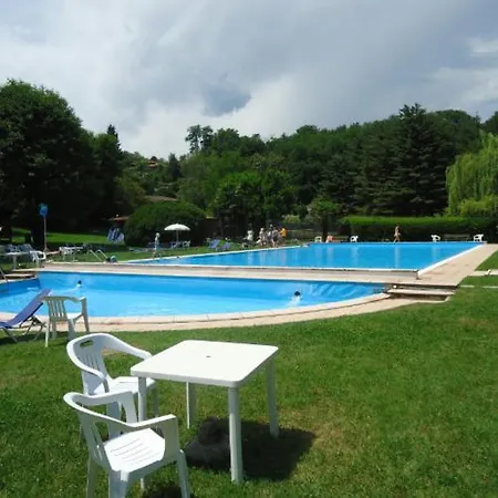 Hébergement de vacances Sleeps 6 Pool Ispra